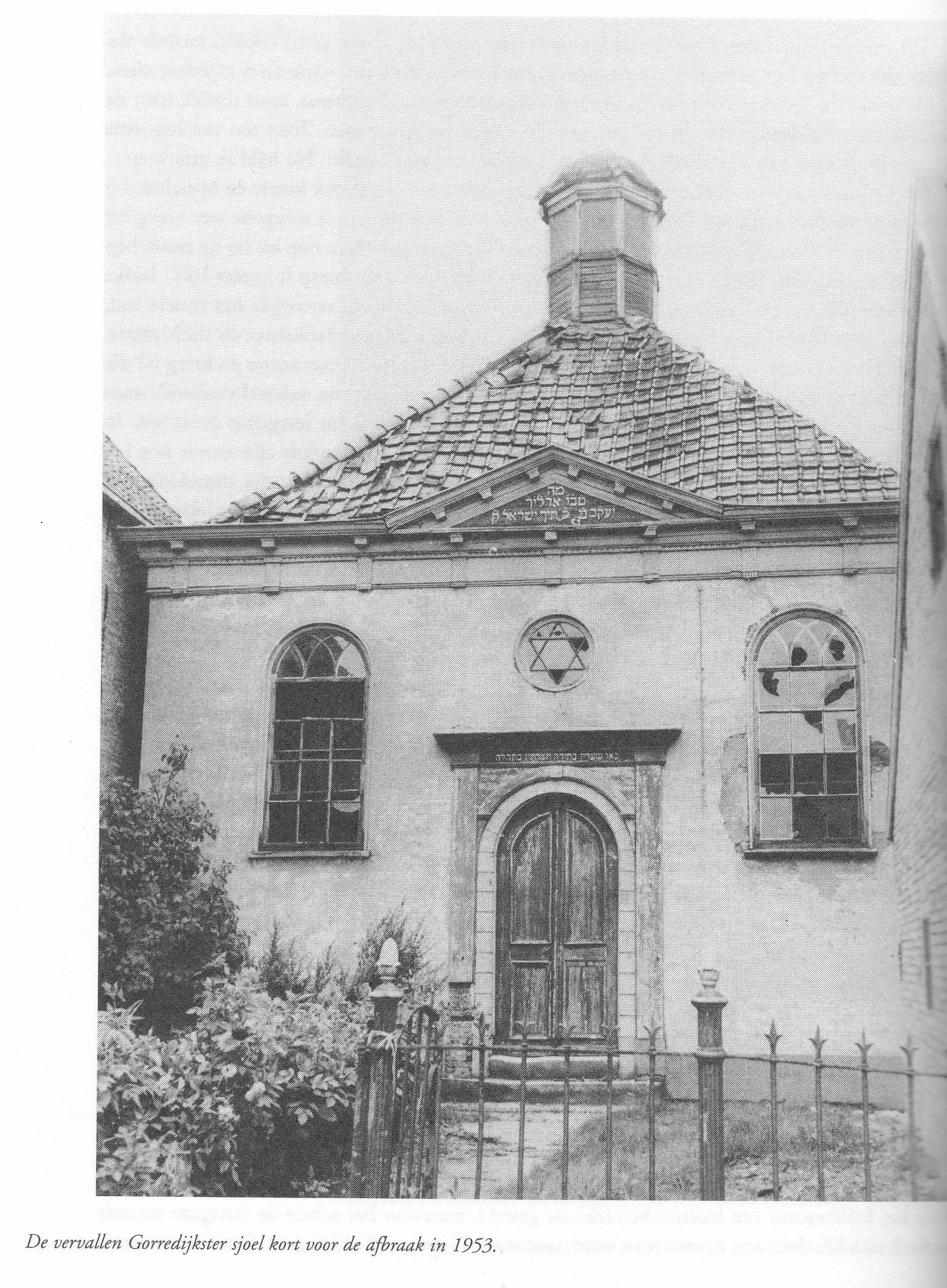 The Gorredijk synagogue before its demolition